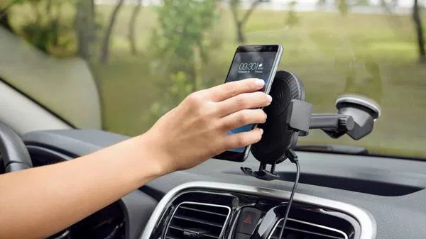 Bakanlık yeni yasağı açıkladı: Araç içi telefon tutucu yasaklandı mı? O kısma telefon takanlara 21 Bin TL ceza