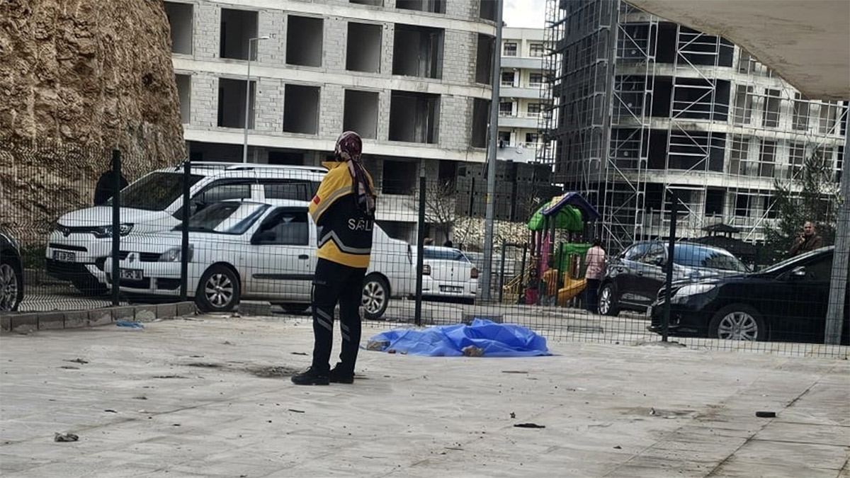 Mardin'de feci olay! 22 yaşındaki Kübra 10'uncu kattan düşerek hayatını kaybetti