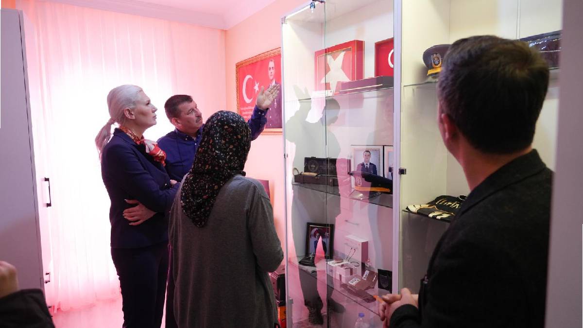 Başkan Subaşı şehit ailesini ziyaret etti