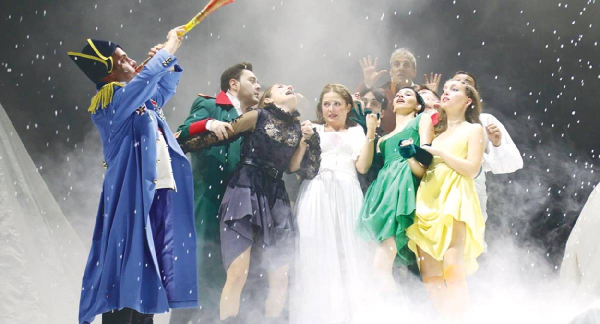 Darülbedayi oyuncuları  bayram boyunca sahnede