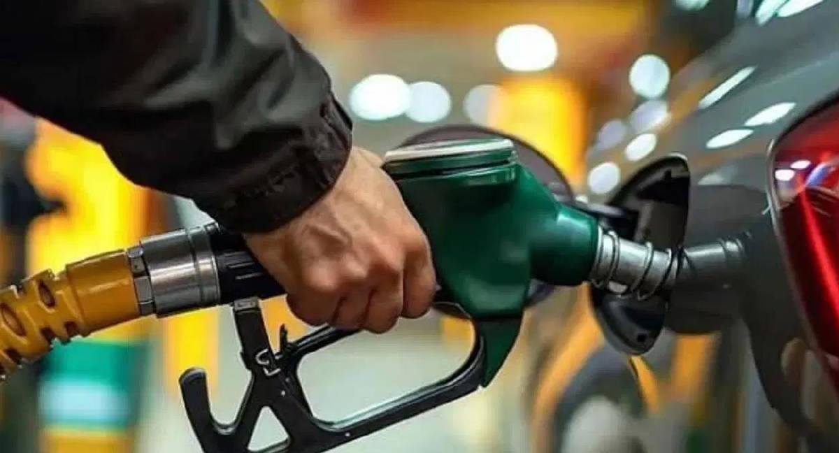 Akaryakıtta tüm zamanların en büyük zammı: Motorine 5.70 TL birden geliyor, kalkan çöktü