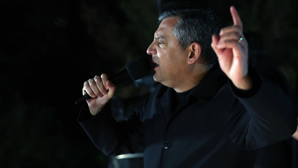 Saraçhane mitinginde Özel: Biz gücümüzü bu meydandaki binlerce Ekrem'den alıyoruz