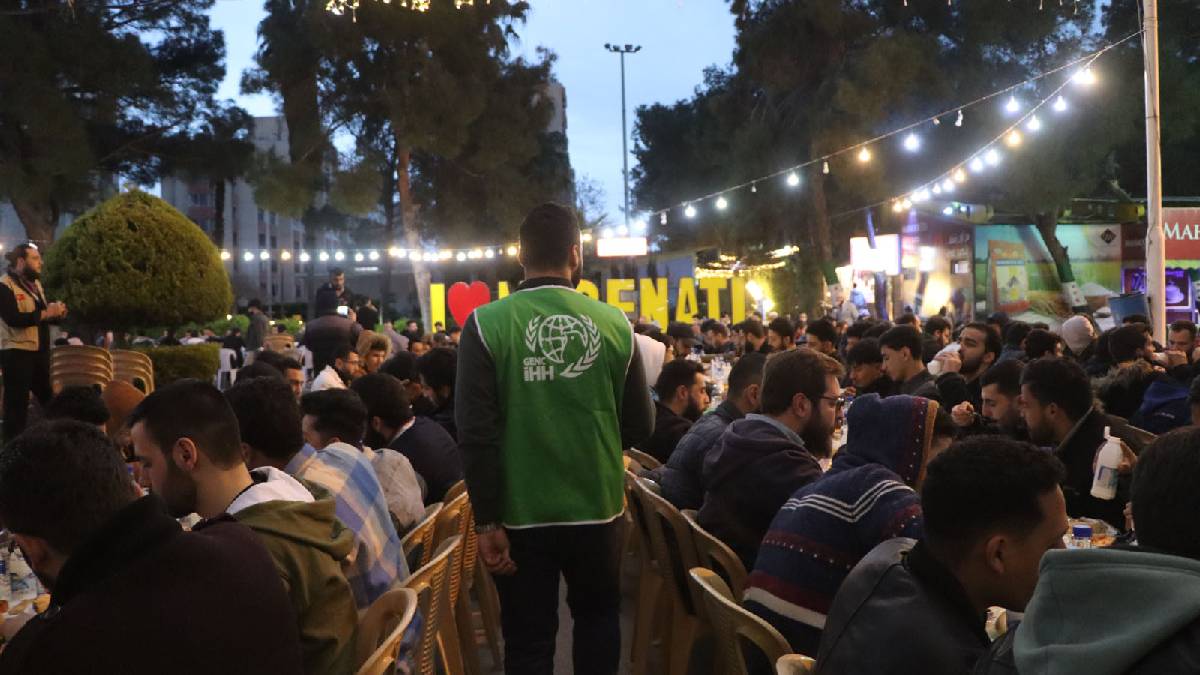 Genç İHH’dan Şam Üniversitesi’nde 1500 kişilik iftar