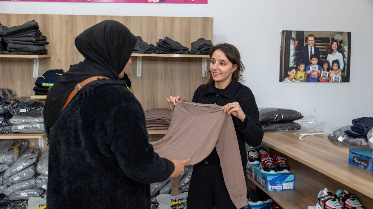 Bayramlıklar seçildi: Mersin Büyükşehir’in Kıyafet Evi’nden bu bayramda da çocuklar mutlu ayrıldı