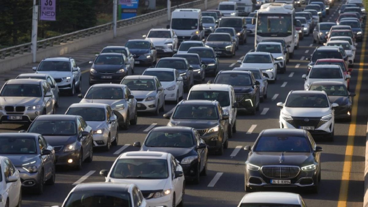 Bayram trafiğine çıkacaklar dikkat: İçişleri Bakanı'ndan tuzak radar, yeni plaka ve ekran cezası açıklaması