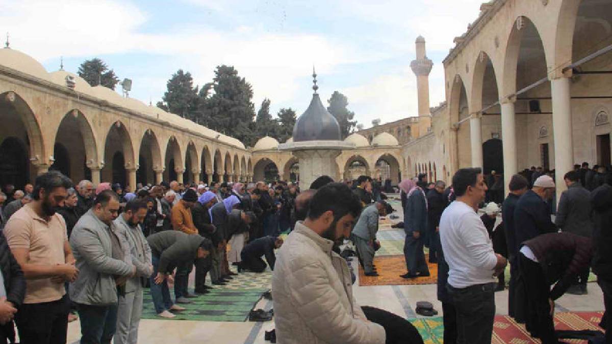 Kiliseydi cami oldu: ‘En eski ibadethane’ asırlara meydan okuyarak ziyaretçi çekiyor