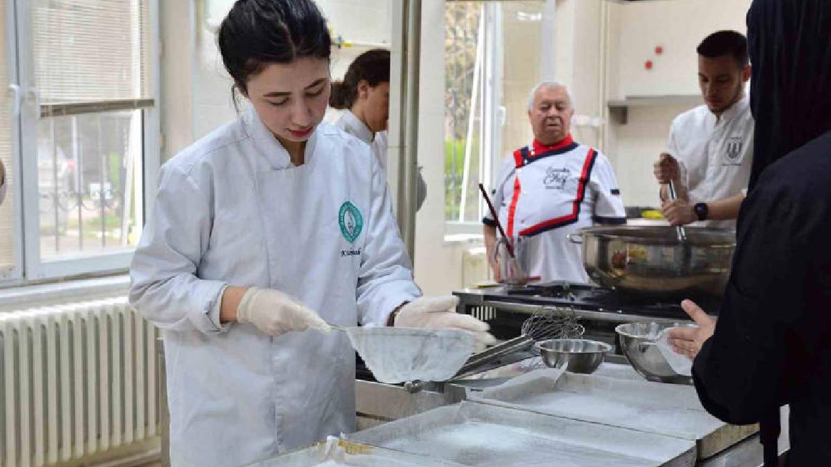 Öğrencilerin ellerinden özel üretim: Ramazan boyunca sofraları süsledi