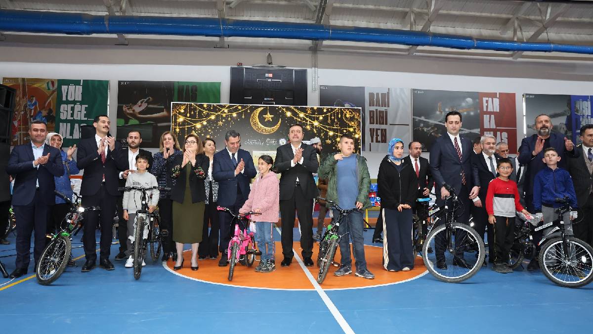 Büyükşehir’in ramazan sofrası bu kez İslahiye’de kuruldu