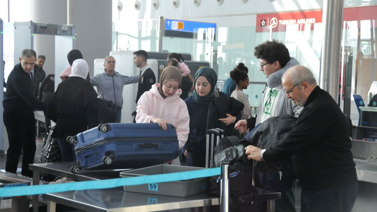 İstanbul'daki iki havalimanında arife yoğunluğu: 2 bin 281 uçuş gerçekleşecek