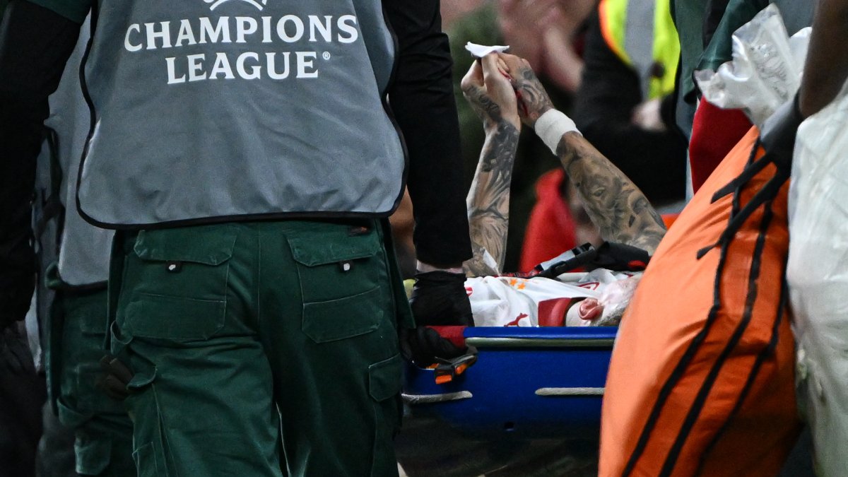 UEFA'dan Liverpool'a 'Lang' soruşturması: Sakatlık sonrası reklam panoları mercek altında