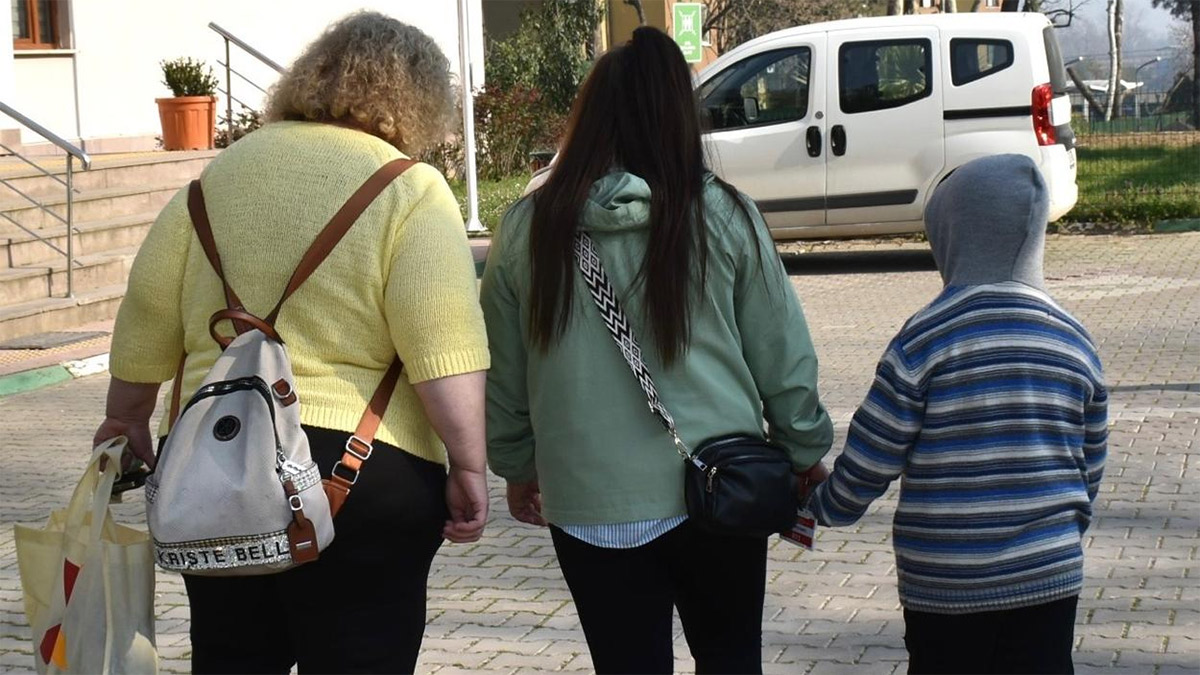 Yıllarca harabe bir evde tutulan çocuk ilk kez 'anne' dedi: 'Rebecca kötü değilmiş'