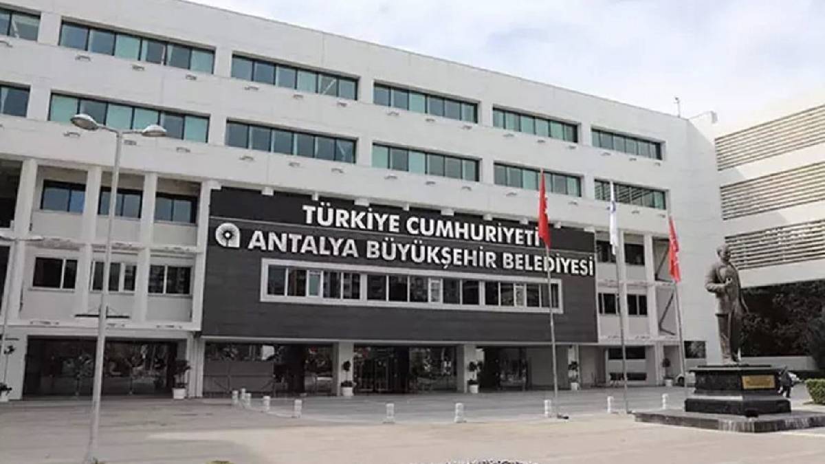 Antalya Büyükşehir Belediyesi soruşturmasında yeni gelişme: Tahliye edilen 3 kişi hakkında yakalama kararı