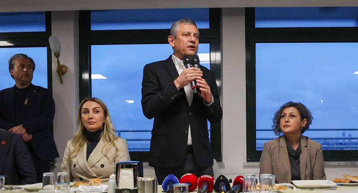 Özel son iftarını Saraçhane'de yaptı: Türkiye, yeni bir iktidarı karşılamak üzere doğum sancıları çekiyor