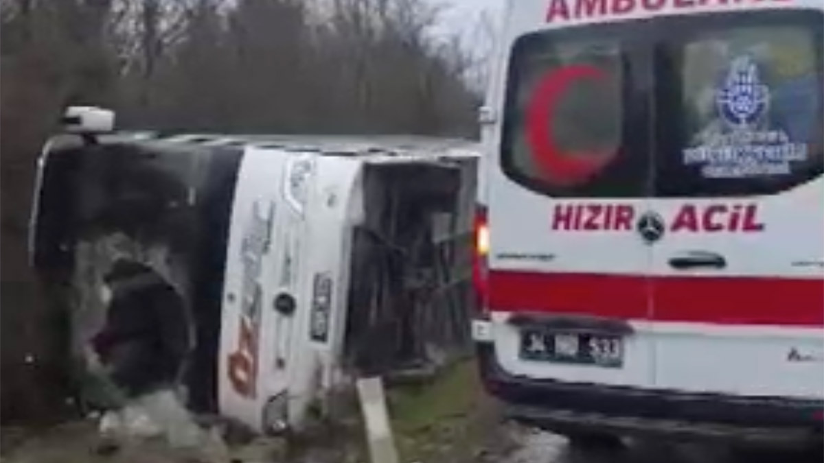 Çatalca'da yolcu otobüsü devrildi: Yaralılar var