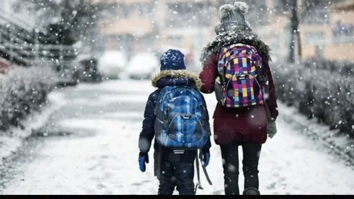 Hakkari'de eğitime kar engeli