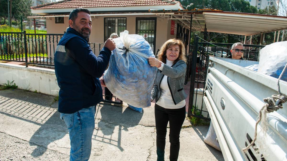 Aliağa’dan Karşıyaka’ya iyilik köprüsü: “Mavi Kapak” kampanyasına 200 kilogramlık destek