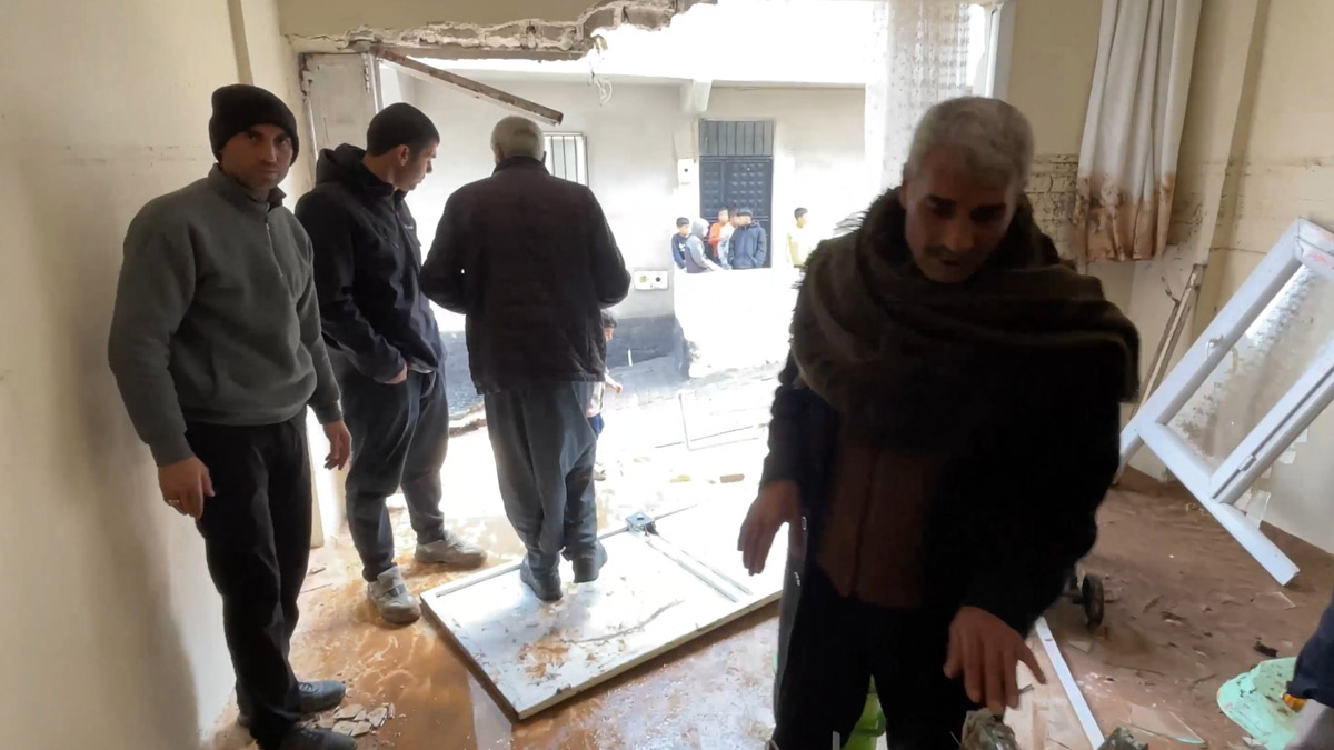 Şanlıurfa’da sel felaketi: 7 kişilik aile son anda kurtuldu