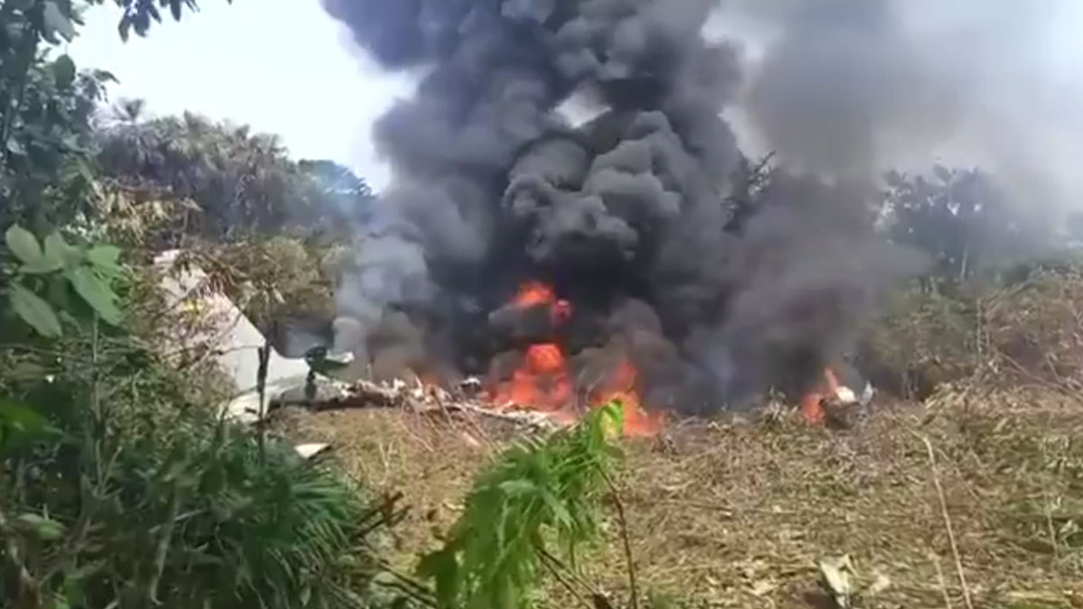 Kolombiya'da içinde 110 kişinin olduğu askeri uçak düştü: 90 personel hayatını kaybetti