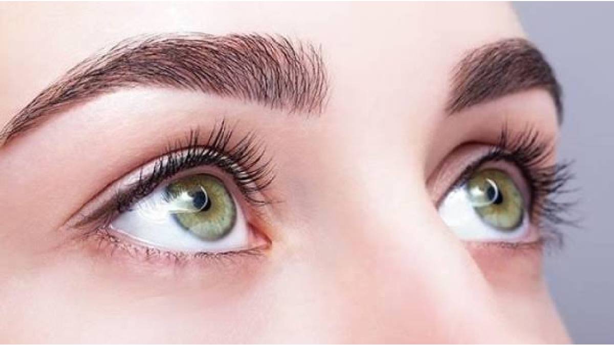 Kıl çıkmayan yerden bile kıl çıkartıyor! Kaşlarınızı hızla gürleştiren 4 formül…