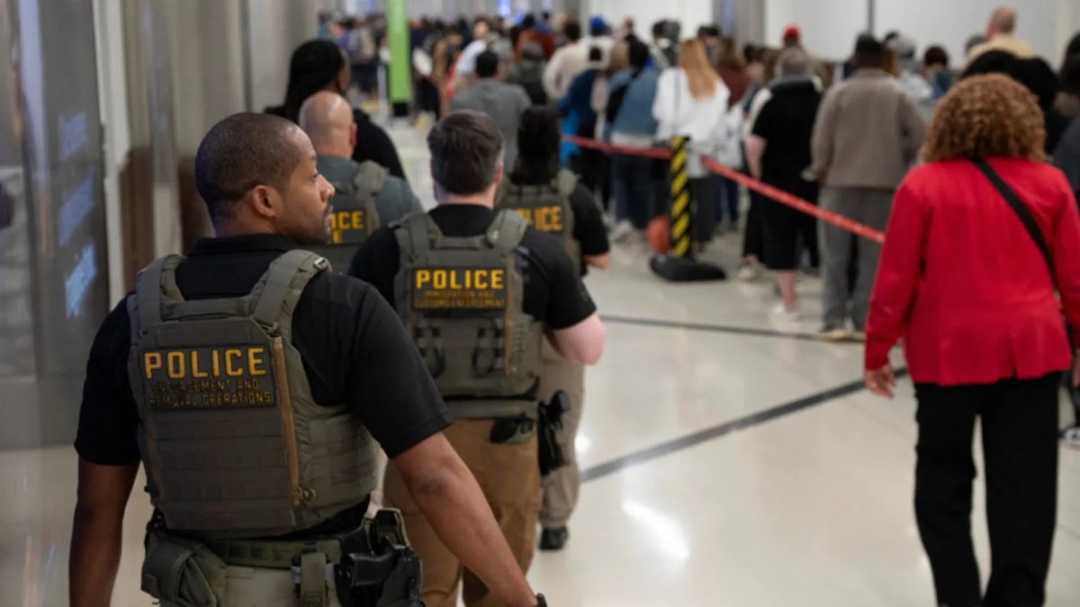 ABD'de güvenlik görevlileri iş bıraktı, Göçmen polisleri havalanlarına konuşlandırıldı
