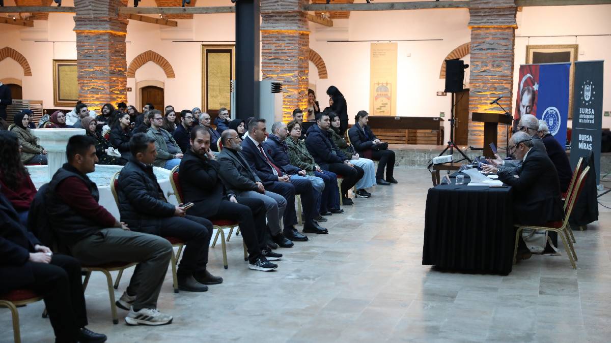 Bursa Büyükşehir Belediyesinin düzenlediği programda Osmanlı’nın kuruluş döneminde vakıf kuran kadınlar konuşuldu