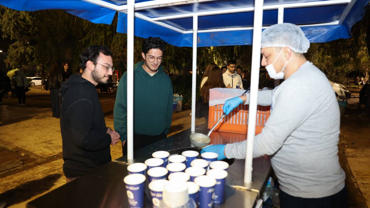 Büyükşehir üniversite öğrencilerinin yanında