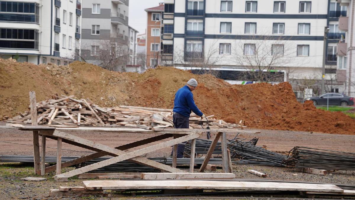 Pazartesi Pazarı’nda ilk kazma vuruldu