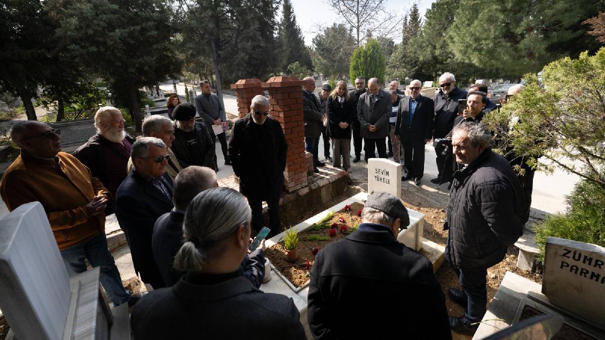 İzmirli usta gazeteci mezarı başında anıldı