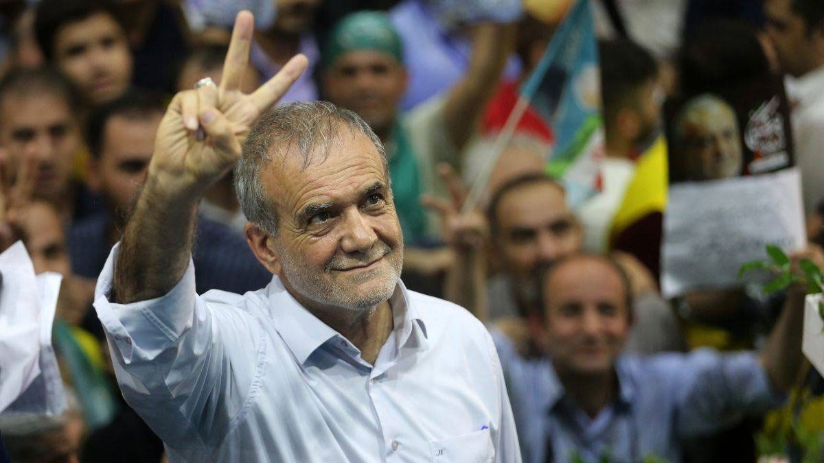 Pezeşkiyan'dan 'dünya halklarına' mesaj: Kalpler Siyonistlerle birlikte değil