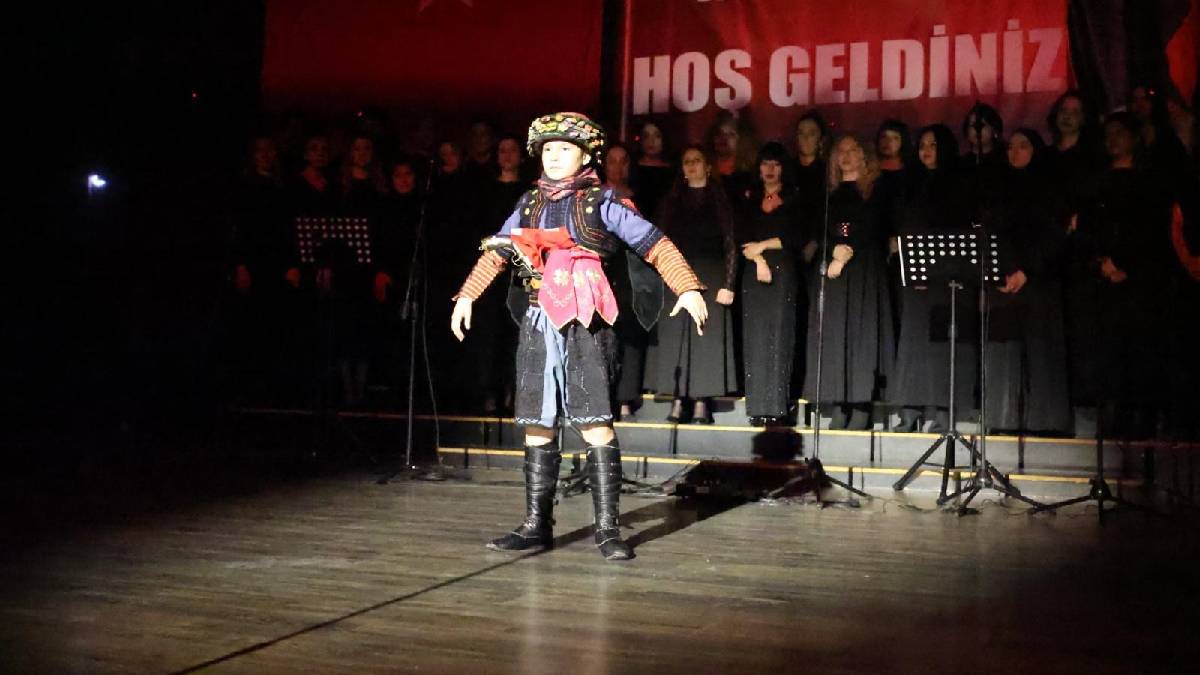 Aydın Büyükşehir vatandaşları 18 Mart şehitlerine saygı konseri ile buluşturdu