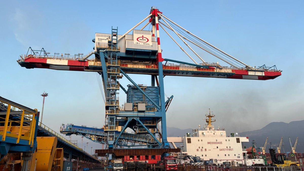 İsdemir Limanı'nda yapay zekalı vinç dönemi