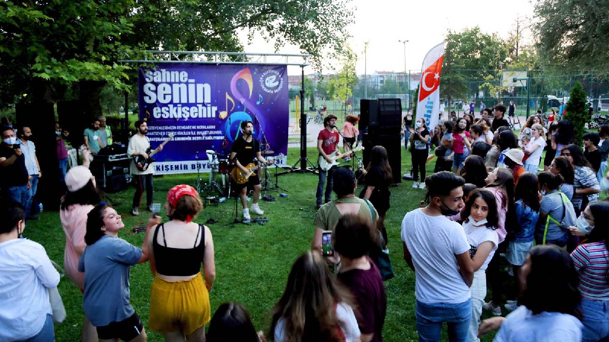 Eskişehir sokakları müzikle şenleniyor