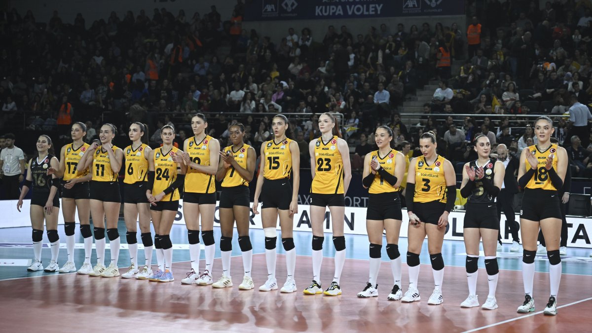 VakıfBank Kupa Voley'de 10'uncu kez şampiyon oldu: Finalde 9 zaferi bulunan Eczacıbaşı'nı devirdiler