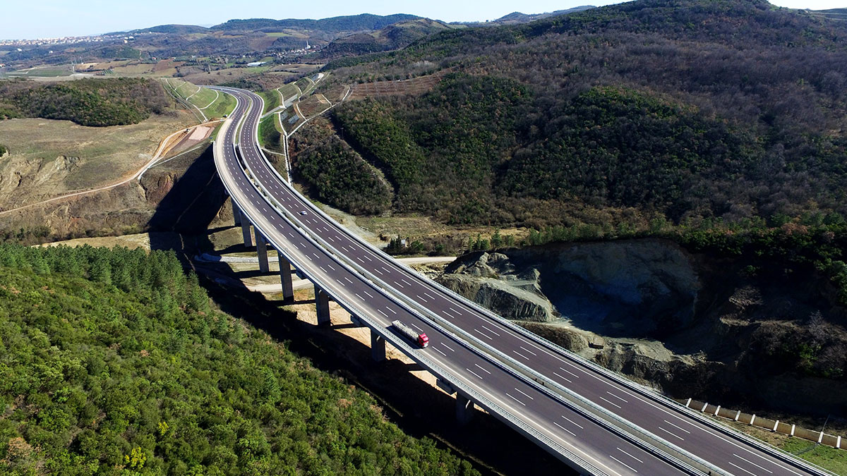 Bölünmüş yol uzunluğu 30 bin kilometreyi geçti: Her yıl 300 milyar TL tasarruf