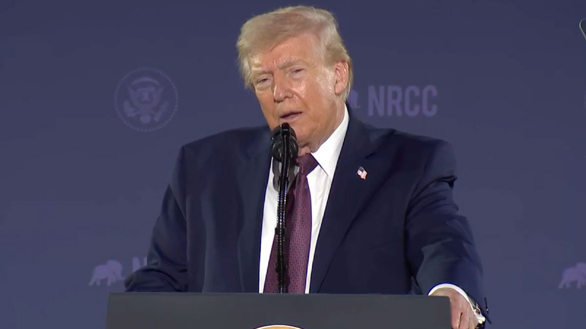 Trump ilk kez itiraf etti: "İran 100 füzeyle vurdu" dedi gözler dev uçak gemisine çevrildi