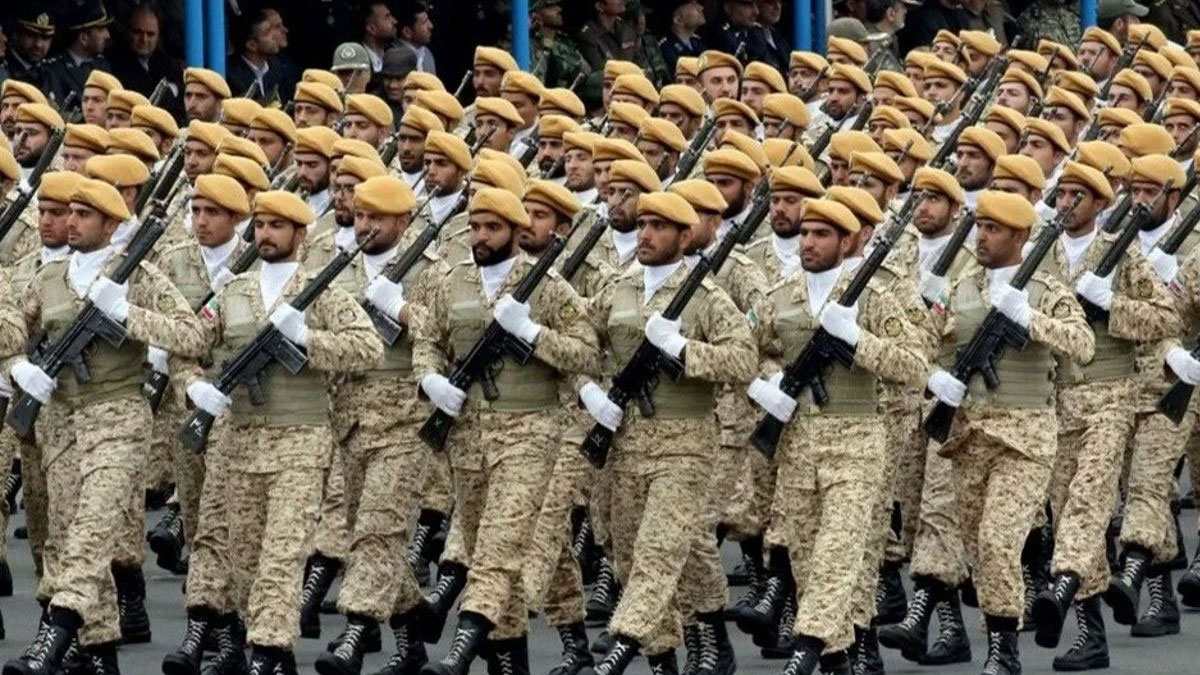 İran kara savaşına hazırlanıyor! Bir milyondan fazla savaşçı sadece bekliyor