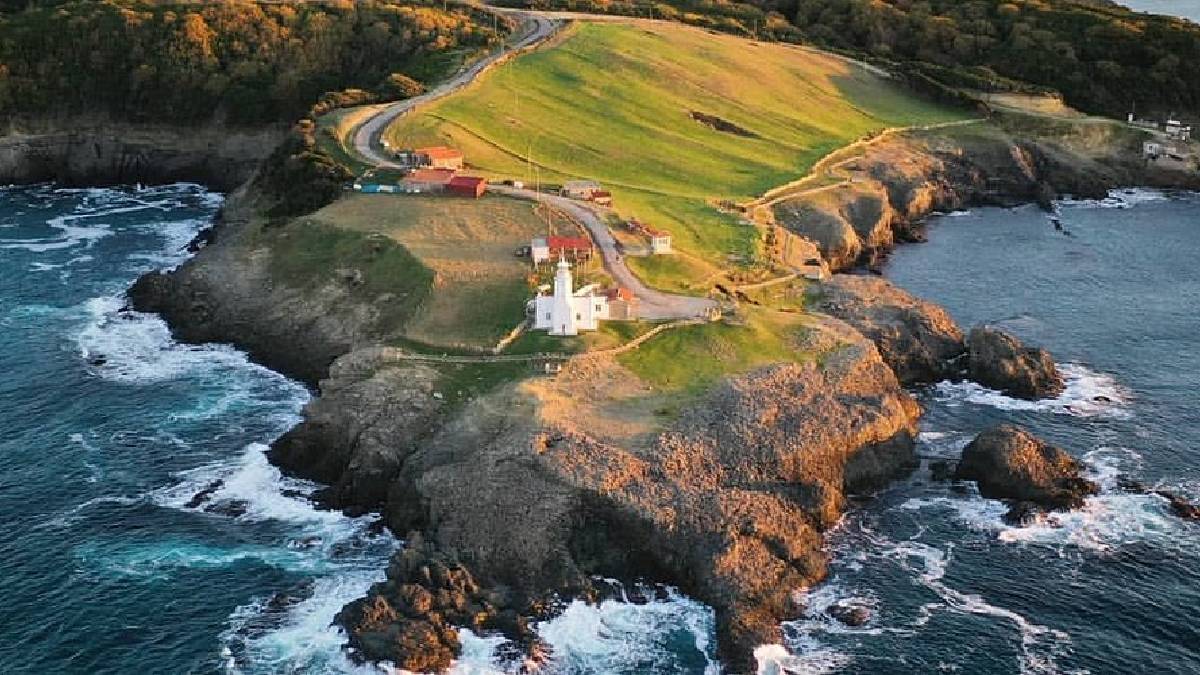 Türkiye’nin en kuzeyinde 163 yıldır ayakta: Denizcilere güvenli rota sunuyor