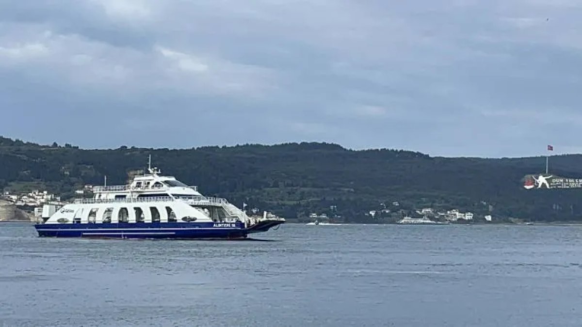 Bozcaada ve Gökçeada feribot seferlerine fırtına engeli