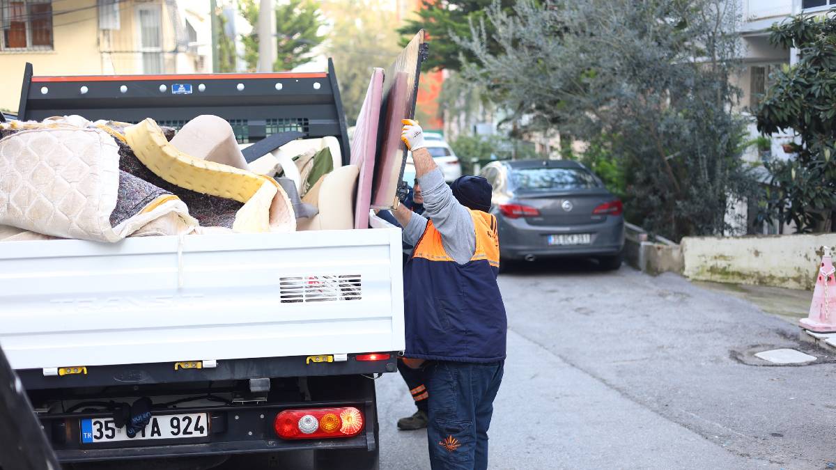 Karabağlar ‘da temizlik çalışmaları tüm mahallelere yayılıyor