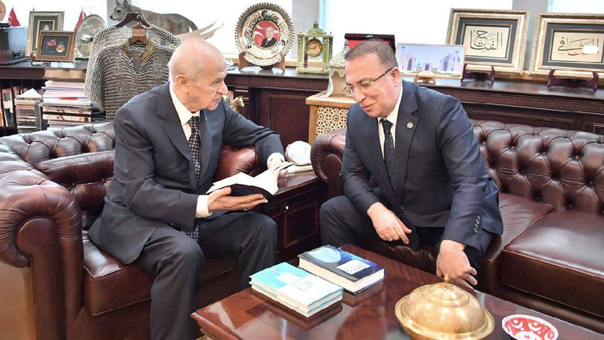 MHP'de 'ajan' tartışması: İzzet Ulvi Yönter görevinden istifa etti