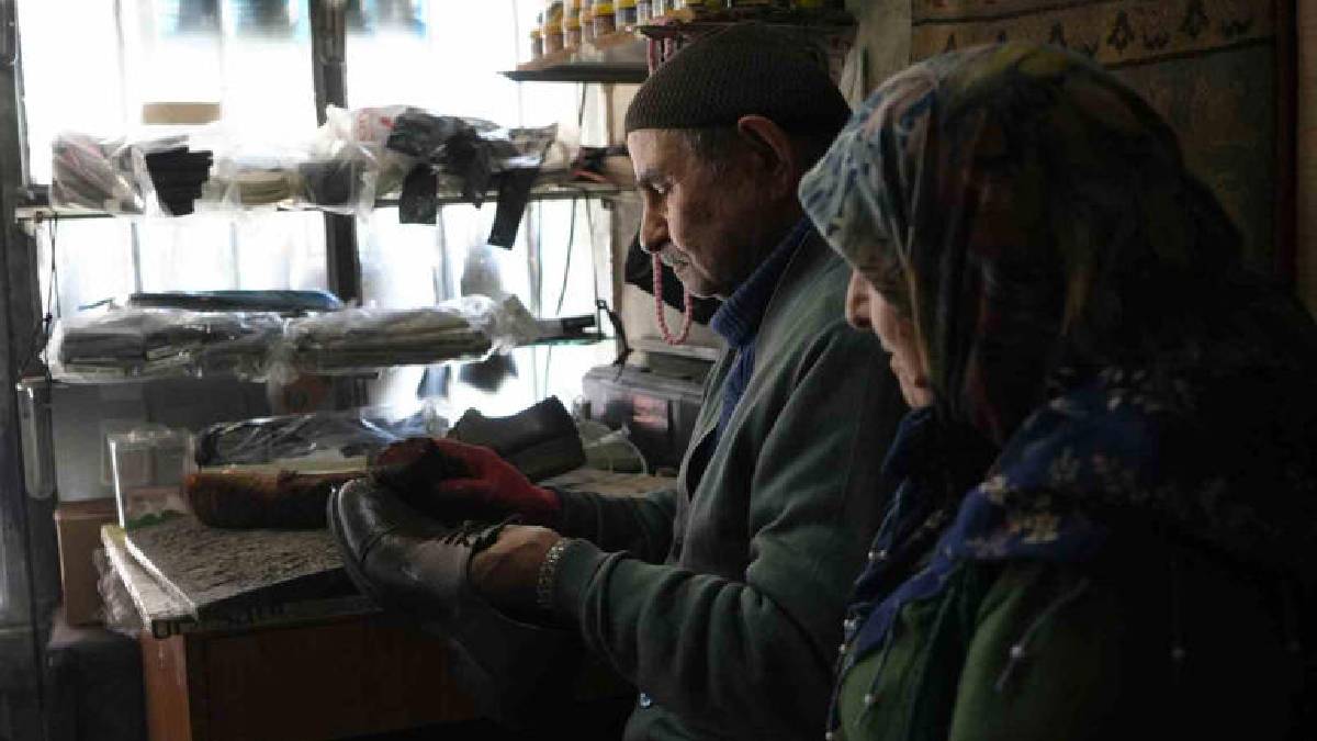 6 metrekarede 64 yıllık emek: Eşi olmadan dükkanını asla açmıyor