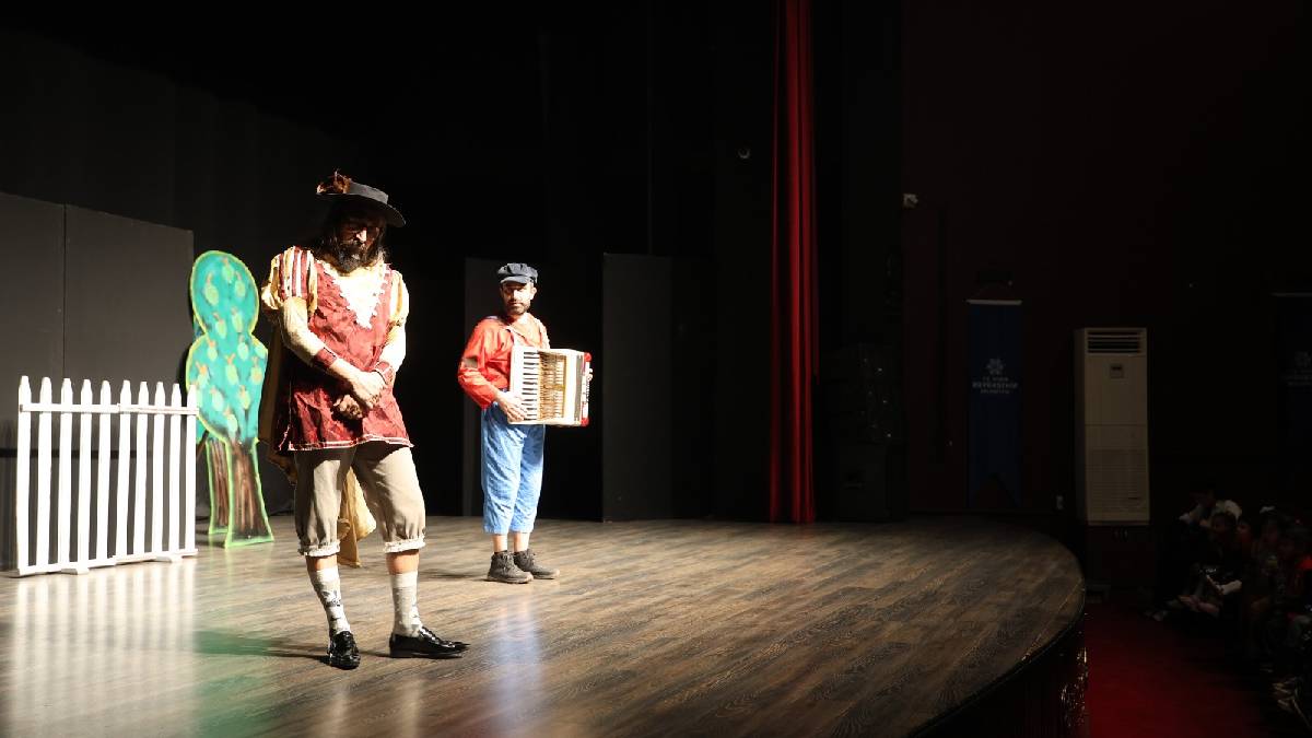 Başkan Çerçioğlu her yaştan vatandaşı Dünya Tiyatro Haftası etkinlikleri ile buluşturdu