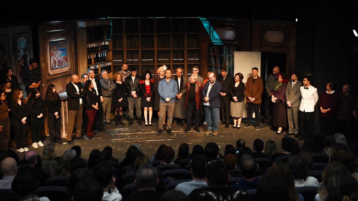 Bornova’da  tiyatroya alkış