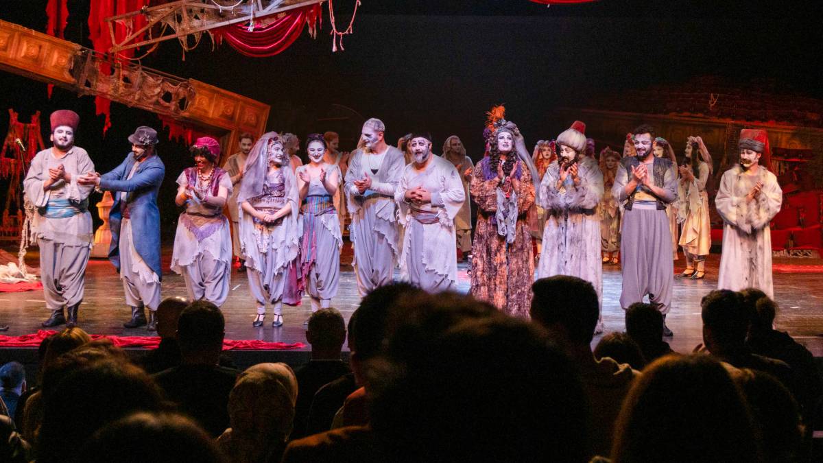 AŞT Dünya Tiyatro Günü’nü üç ayrı sahnede üç farklı oyunda kutladı