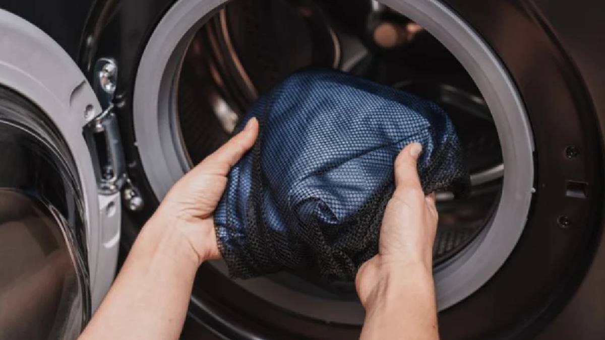 Yeni kıyafetleri giymeden önce yıkamak niçin önemli?