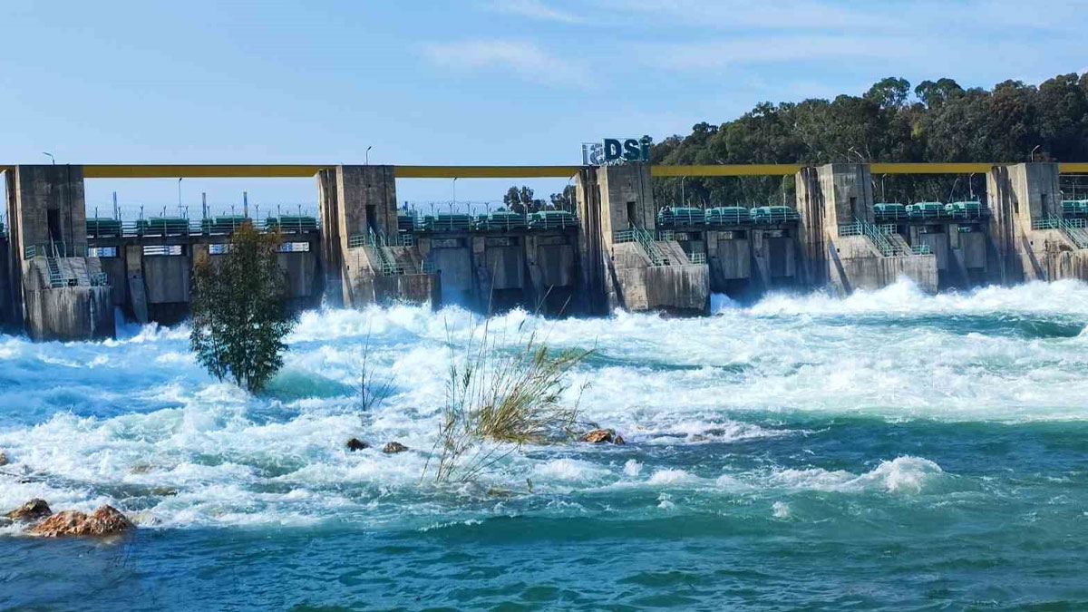 Adana’da barajlar doldu, kapaklar açıldı