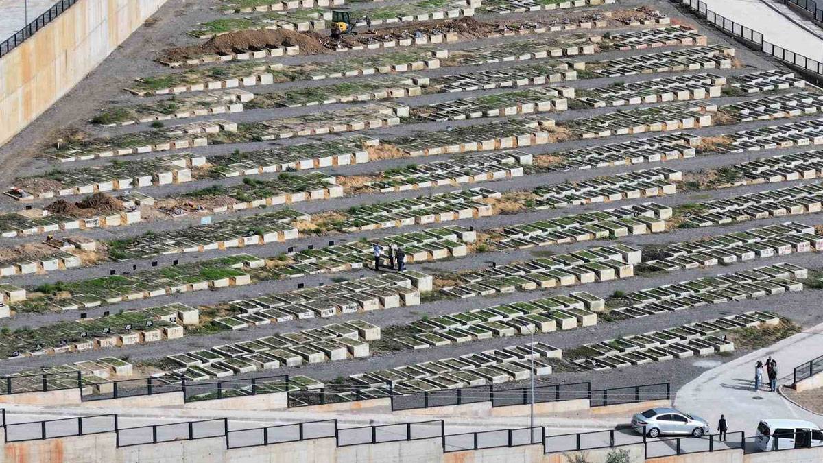 Mezarlıklar yetmiyor: İzmir’de yeni plan devrede