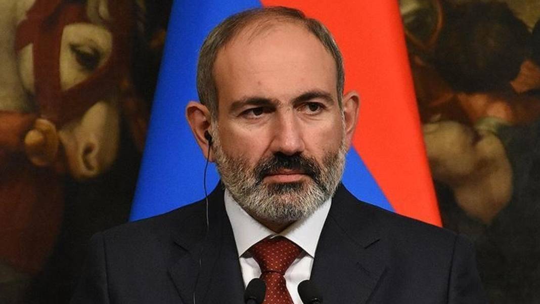Ermenistan Başbakanı Paşinyan'a kilisede saldırı girişimi