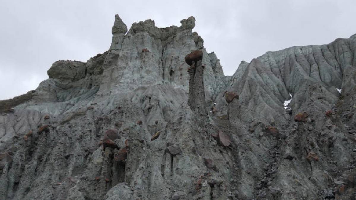 Nevşehir değil Erzincan: Peri bacalarının yeni rakibi!