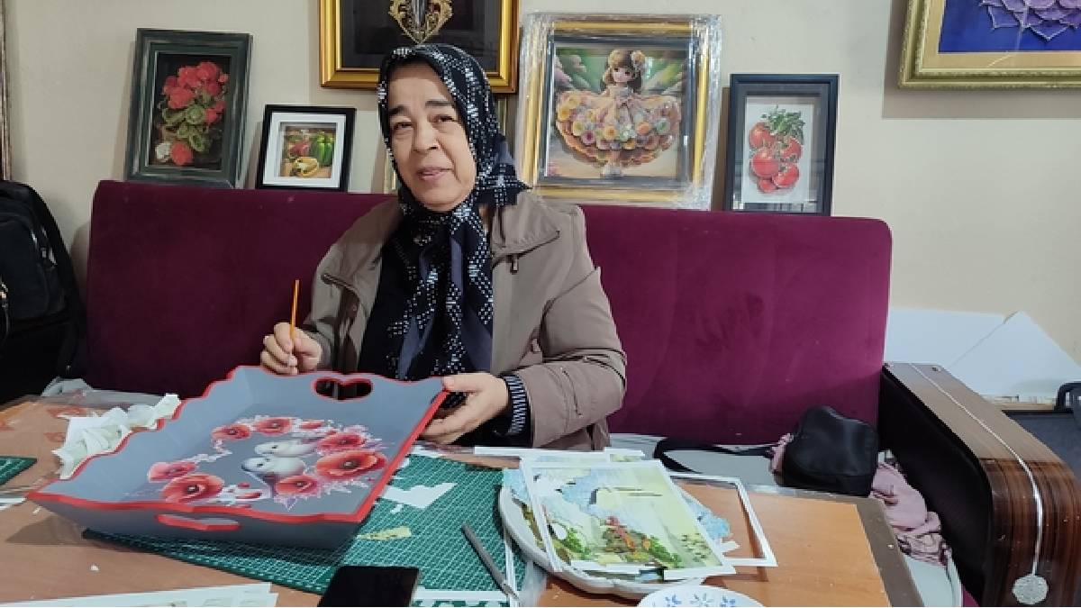 61 yaşında huzuru sanatta buldu: El sanatları psikolojik destekçisi oldu
